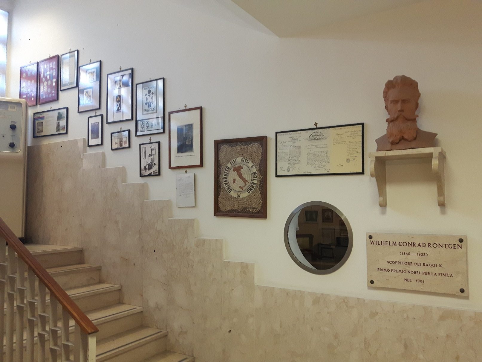 Museo%20della%20Radiologia%2C%20Palermo%20-%2006.jpg